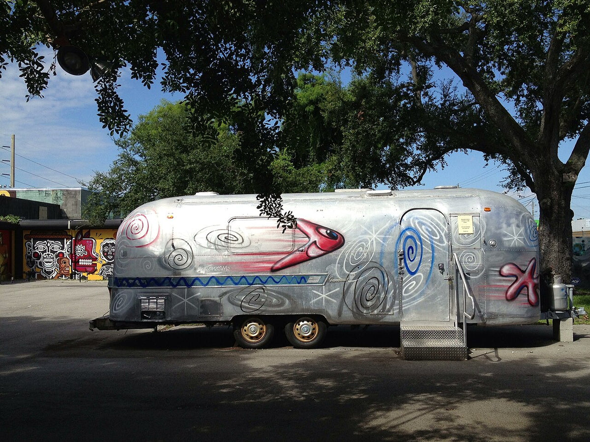 Kenny Scharf, Airstream décoré, énergie graphique et populaire du Pop Art