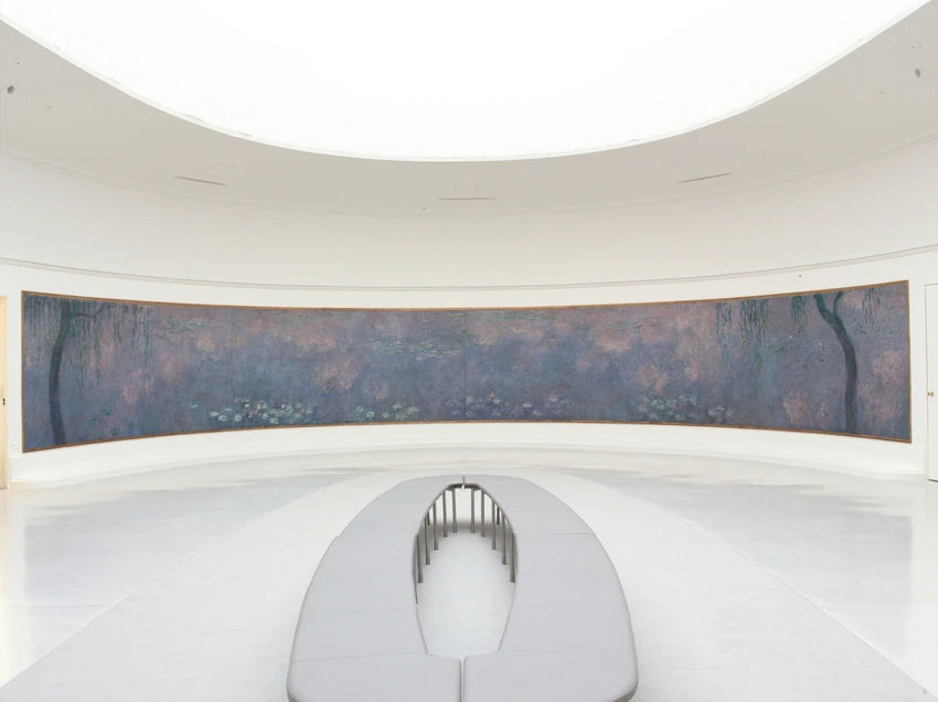Les Deux Saules photographié sur le mur courbe de la salle 2 des Nymphéas à l’Orangerie